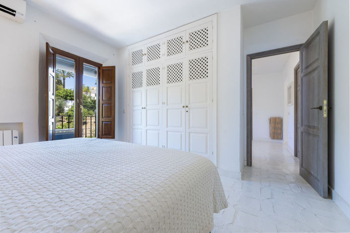 Image No.29-3 Bed Property for sale