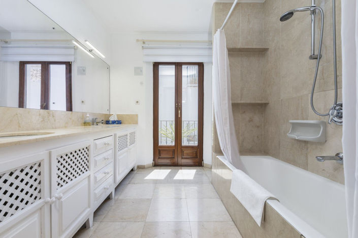 Image No.48-3 Bed Property for sale