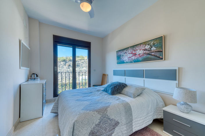 Image No.18-3 Bed Property for sale