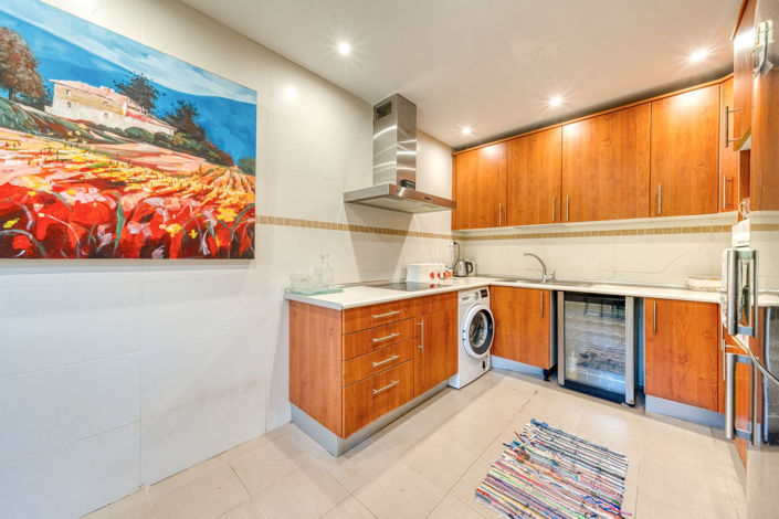 Image No.25-3 Bed Property for sale