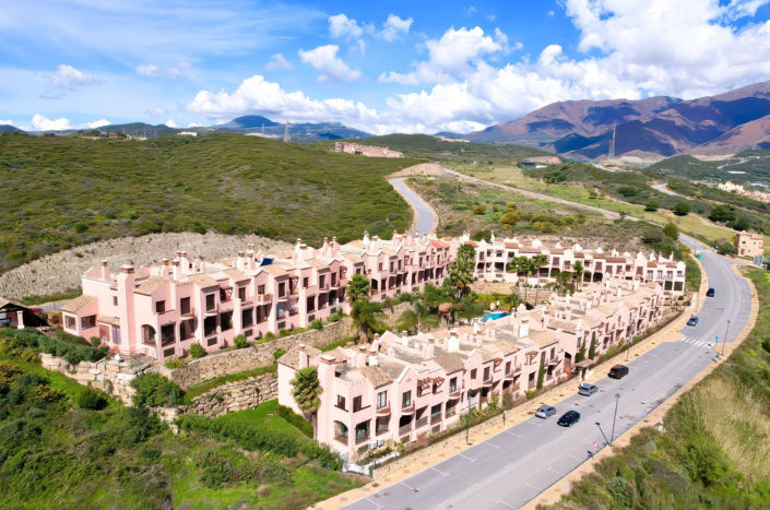 Image No.28-3 Bed Property for sale