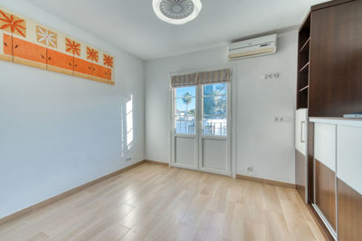 10-bb915d1cb19341576dcdc994b81ab9c5