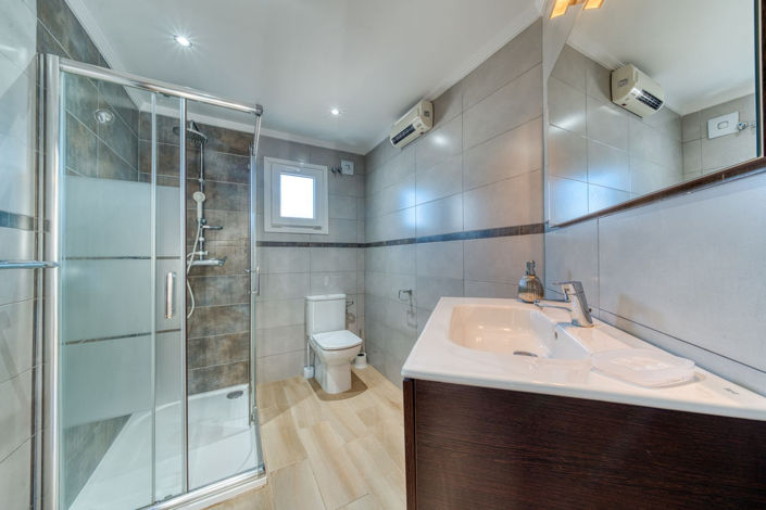 Image No.14-2 Bed Property for sale