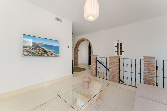 Image No.13-6 Bed Property for sale