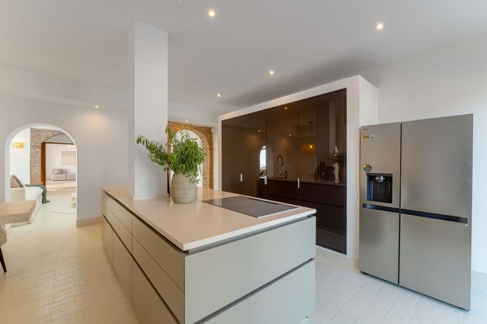 Image No.23-6 Bed Property for sale