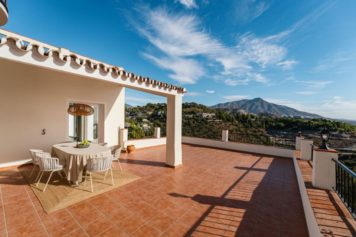 Image No.28-6 Bed Property for sale