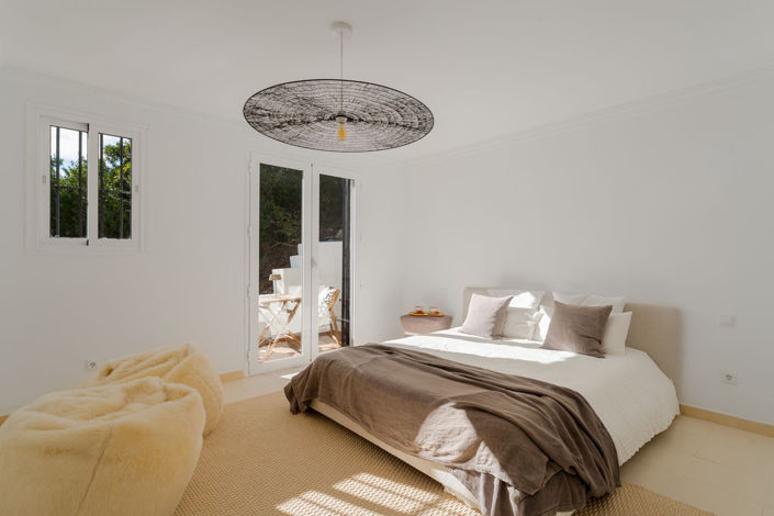 Image No.36-6 Bed Property for sale