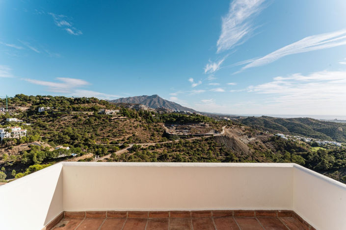 Image No.43-6 Bed Property for sale