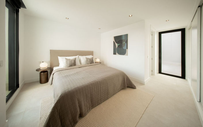 Image No.28-3 Bed Property for sale