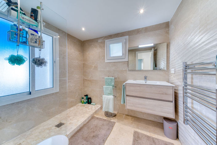 Image No.21-3 Bed Property for sale