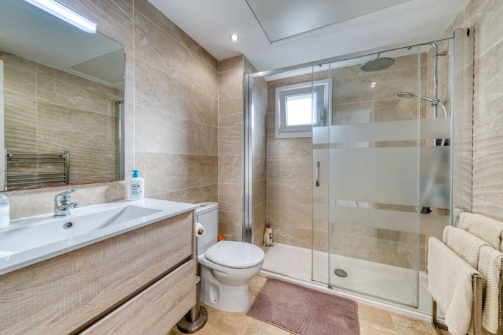 Image No.23-3 Bed Property for sale