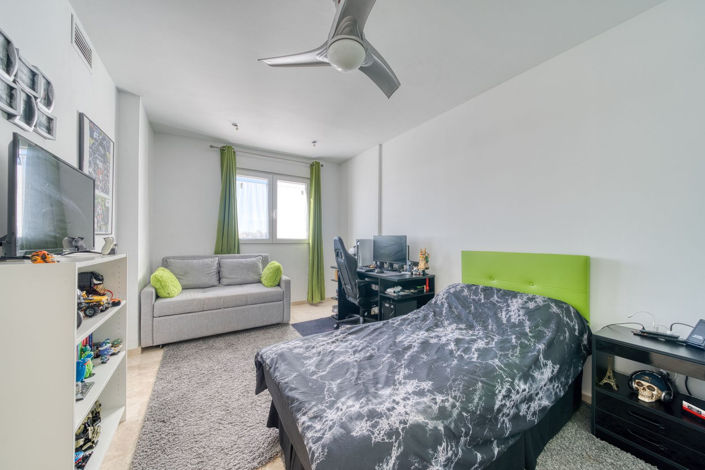 Image No.25-3 Bed Property for sale