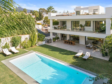 Propriété de 5 chambres à vendre à Marbella