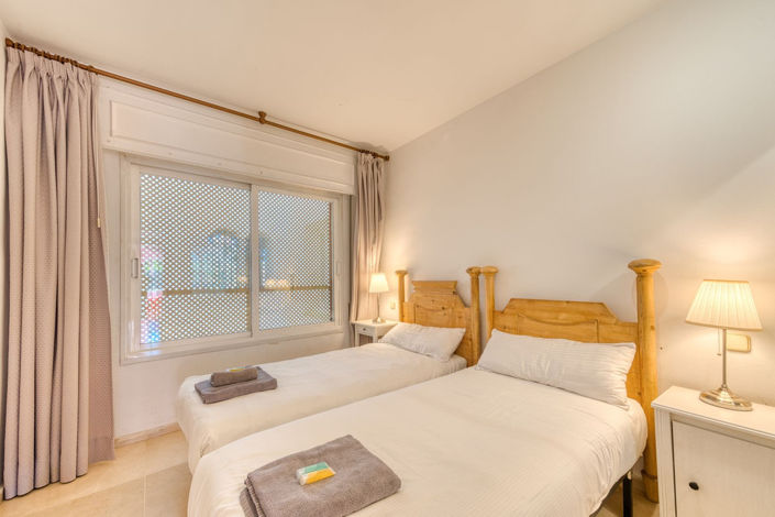 Image No.17-2 Bed Property for sale