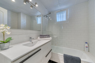 11-20939a0134ad724a8cb2a801094d15a4