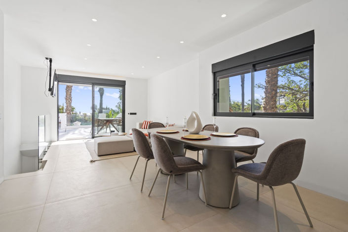 Image No.17-5 Bed Property for sale