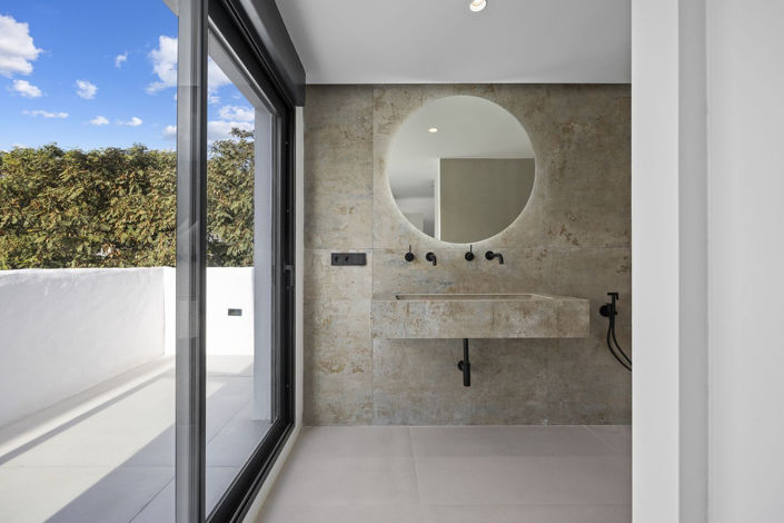 Image No.29-5 Bed Property for sale