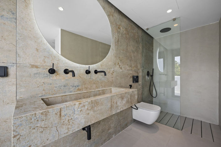 Image No.30-5 Bed Property for sale