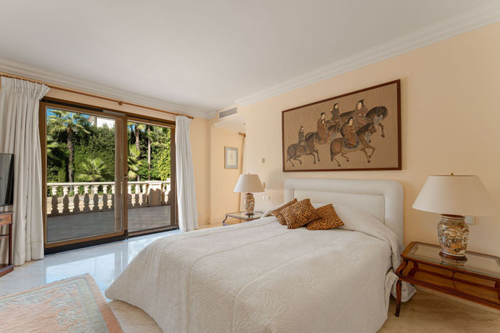 Image No.14-5 Bed Property for sale