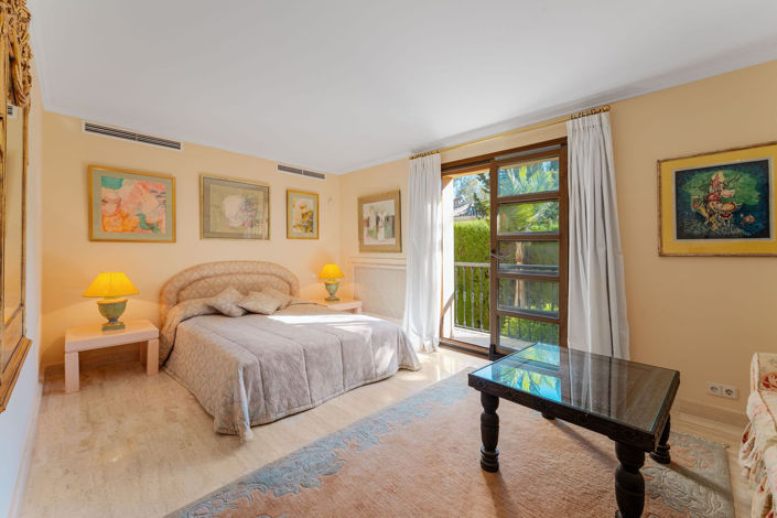 Image No.18-5 Bed Property for sale