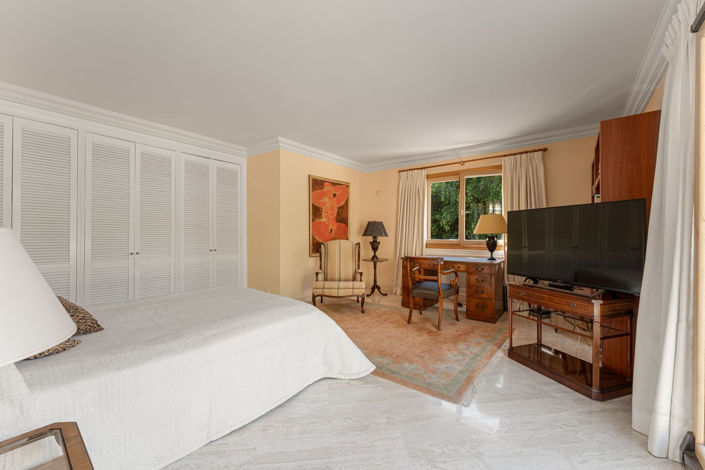 Image No.19-5 Bed Property for sale