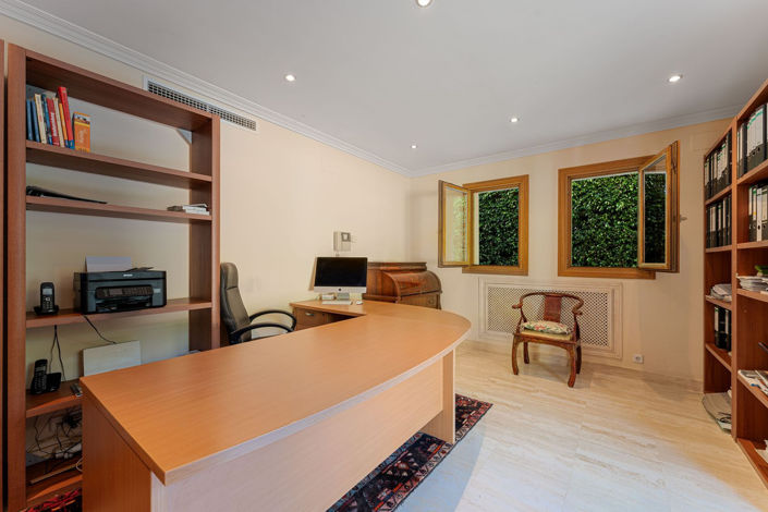 Image No.22-5 Bed Property for sale