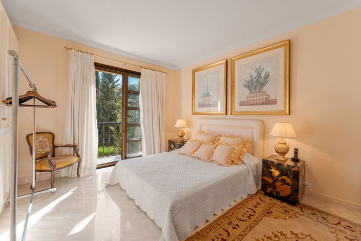 Image No.24-5 Bed Property for sale