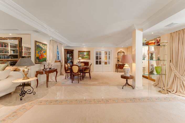 Image No.5-5 Bed Property for sale