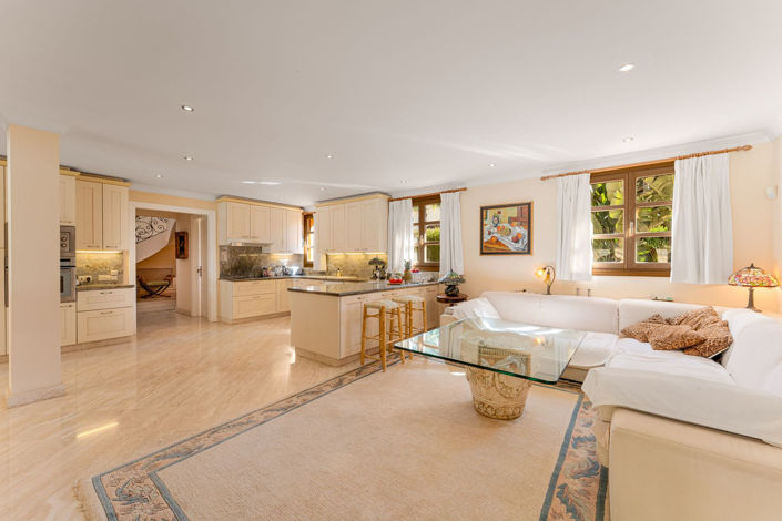 Image No.6-5 Bed Property for sale