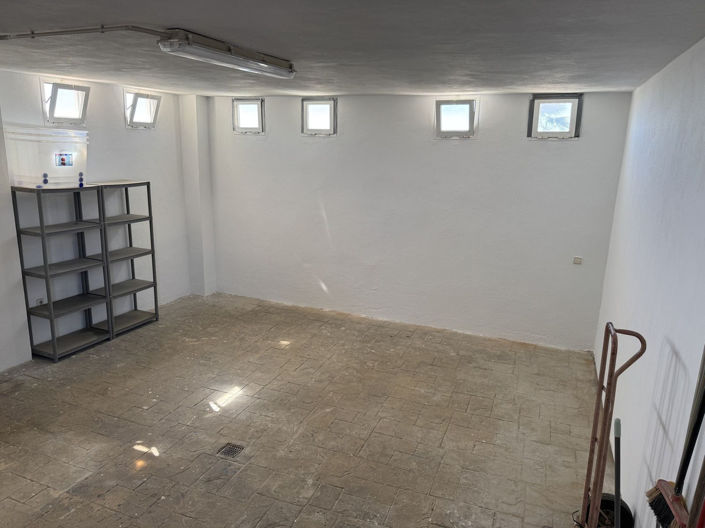 Image No.23-5 Bed Property for sale