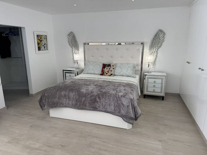 Image No.5-5 Bed Property for sale