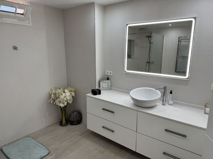 Image No.6-5 Bed Property for sale