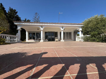 Propriété de 5 chambres à vendre à Estepona