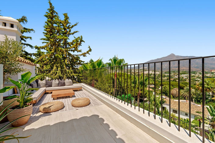 Image No.13-6 Bed Property for sale