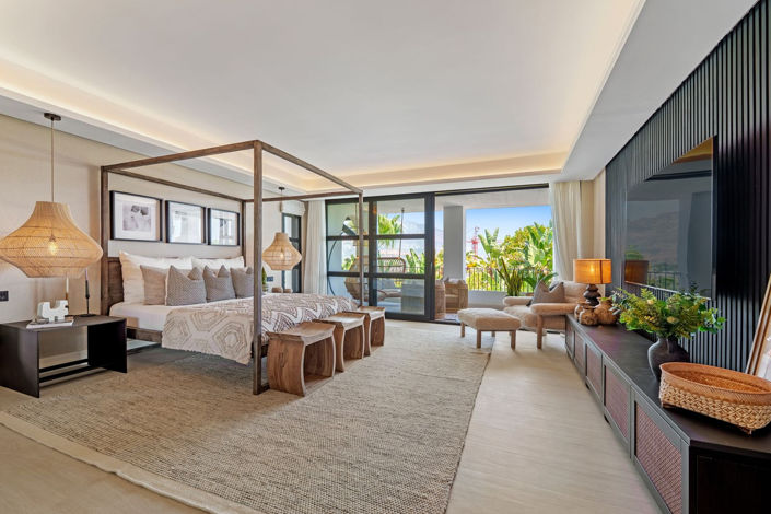 Image No.17-6 Bed Property for sale