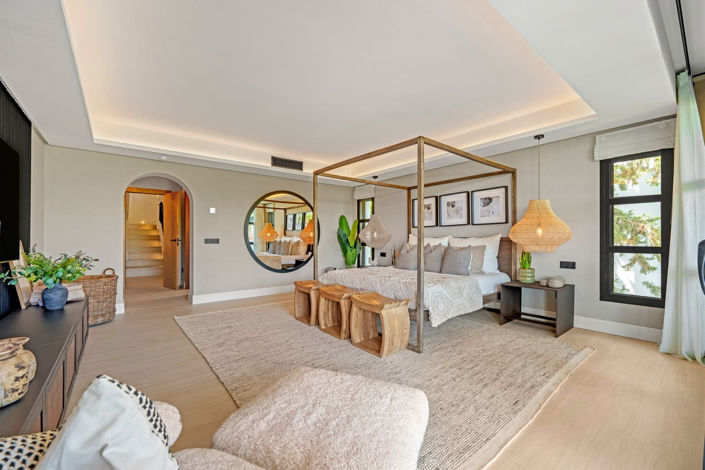 Image No.19-6 Bed Property for sale