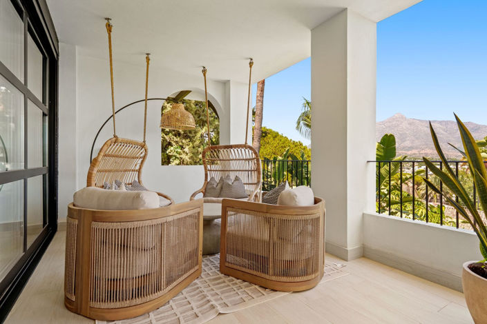 Image No.20-6 Bed Property for sale