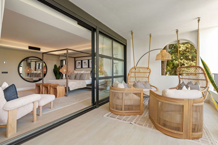 Image No.21-6 Bed Property for sale