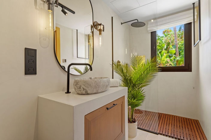 Image No.23-6 Bed Property for sale