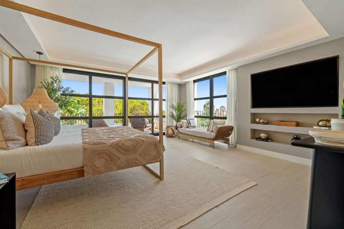 Image No.25-6 Bed Property for sale