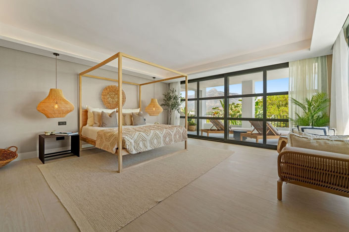 Image No.26-6 Bed Property for sale