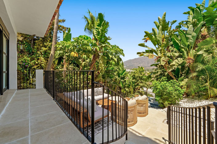 Image No.28-6 Bed Property for sale