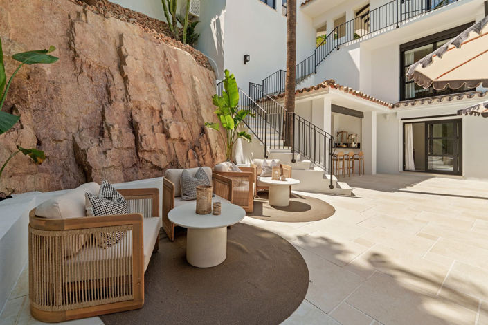 Image No.32-6 Bed Property for sale