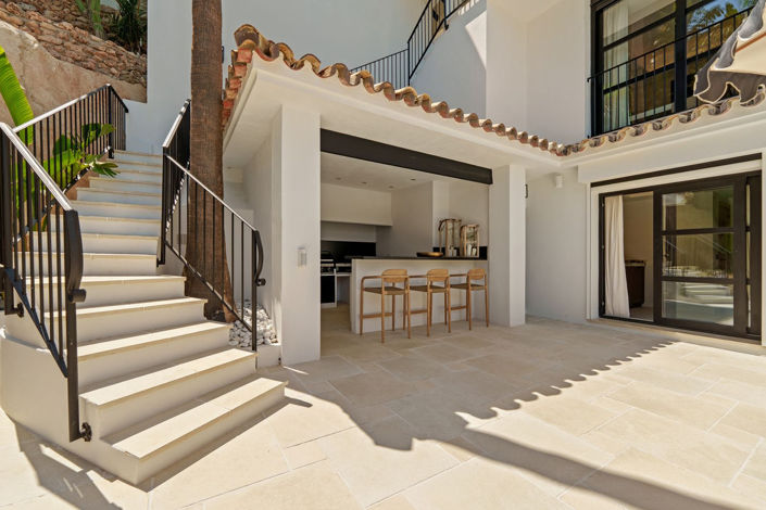 Image No.33-6 Bed Property for sale