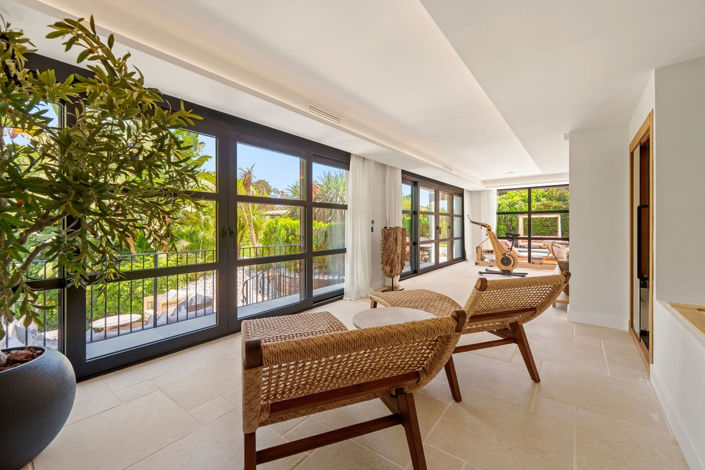 Image No.41-6 Bed Property for sale