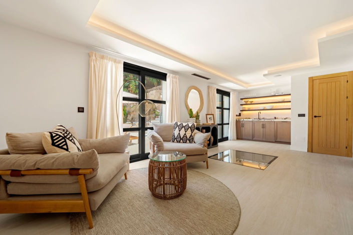 Image No.42-6 Bed Property for sale