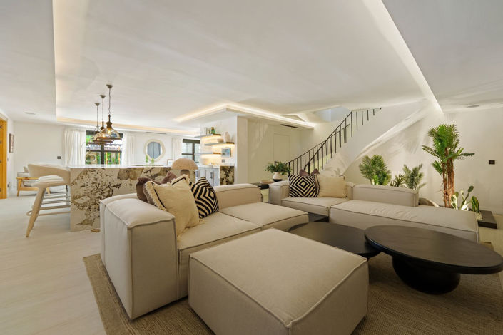 Image No.5-6 Bed Property for sale