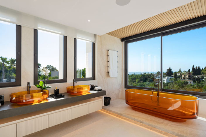 Image No.14-5 Bed Property for sale