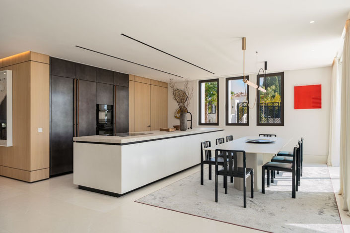 Image No.6-5 Bed Property for sale