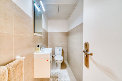 11-20939a0134ad724a8cb2a801094d15a4